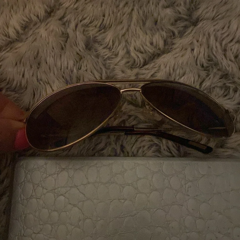 Gold rimmed sunglasses 🕶️